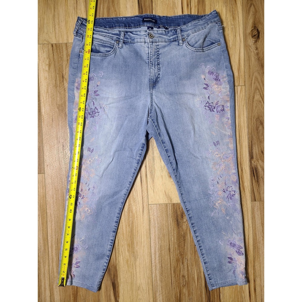 Bandolino Mandie Crop Jeans Wm 20W Light Wash Floral Embroidered Y2K Denim